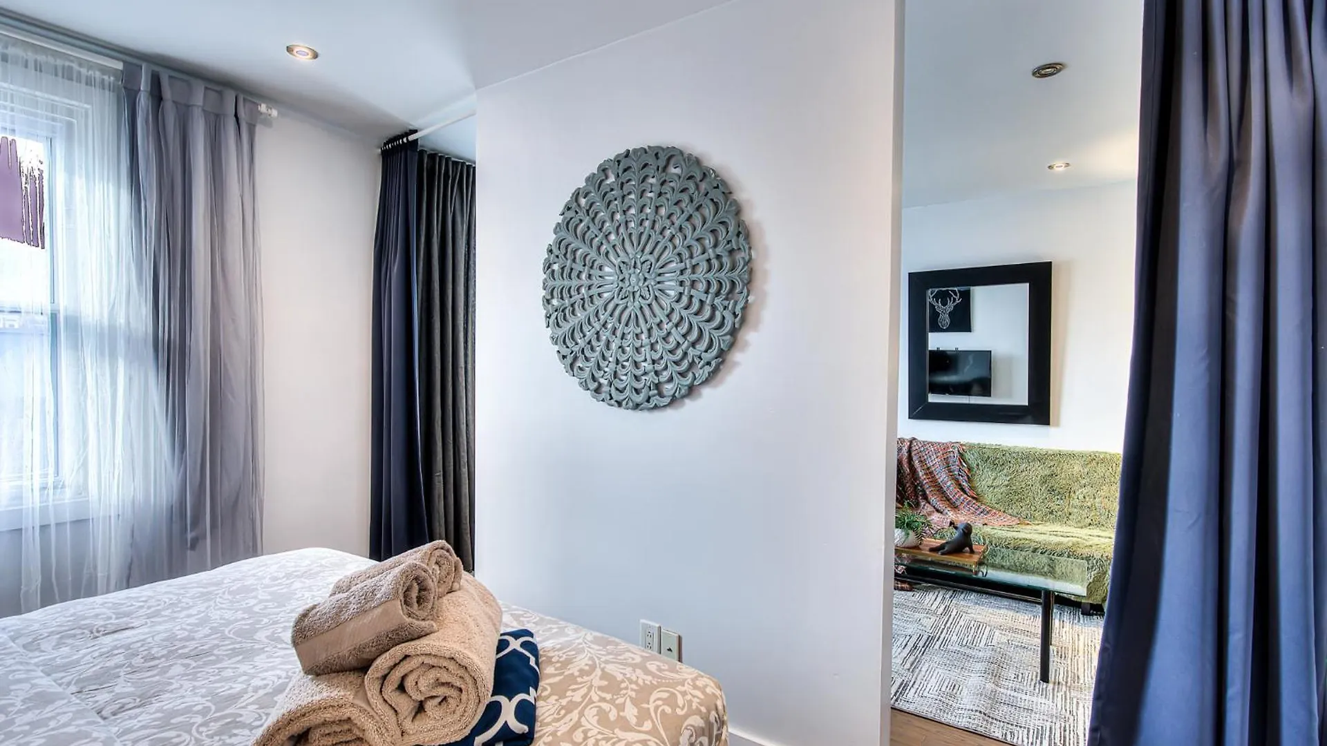 Plateau Escape & Nightlife Adventures! Downtown Super Value! Full 1Br Apartments Montreal 0*,  Canada