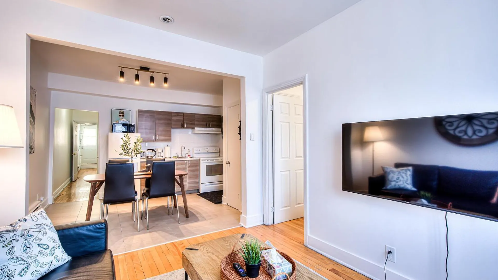 Plateau Escape & Nightlife Adventures! Downtown Super Value! Full 1Br Apartments Montreal