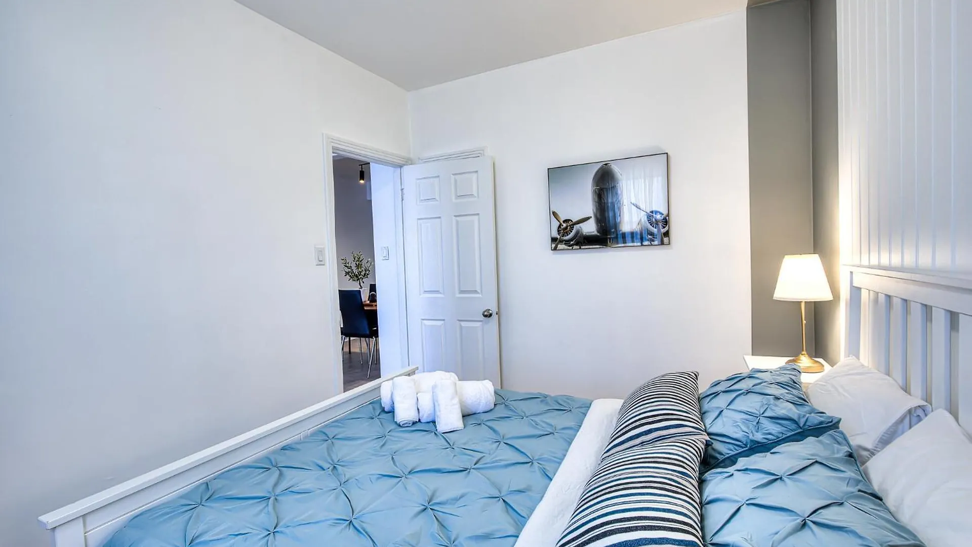 Plateau Escape & Nightlife Adventures! Downtown Super Value! Full 1Br Apartments Montreal Canada
